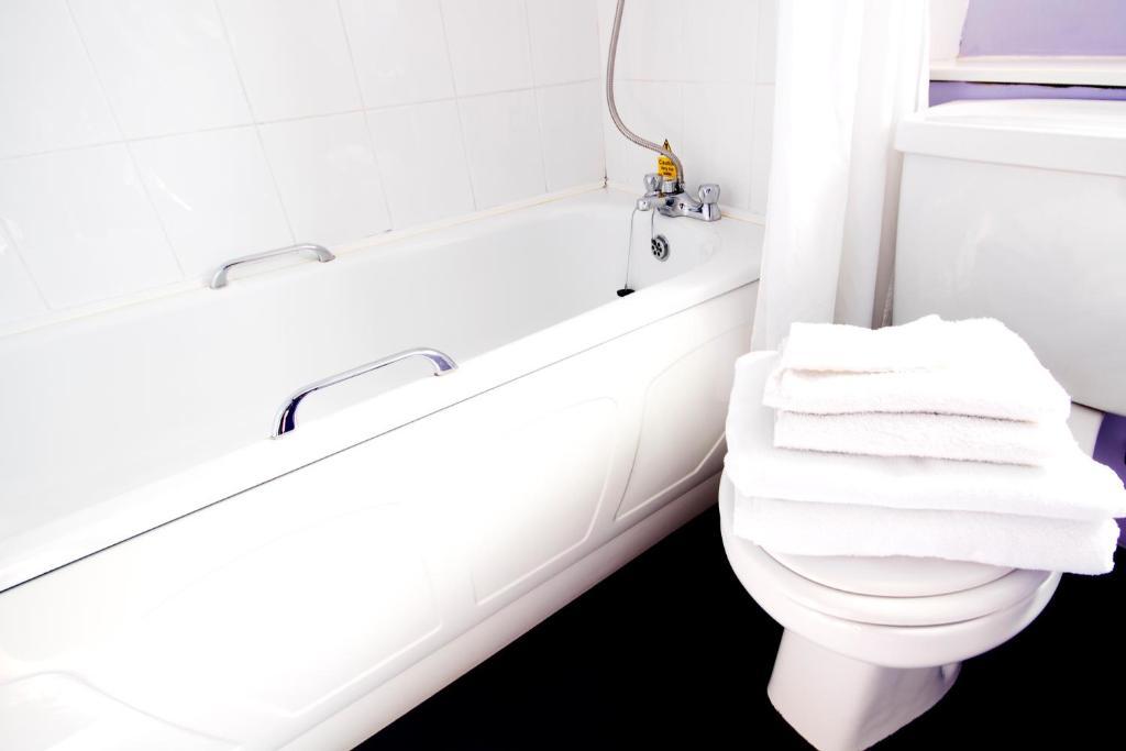 Caledonia Hotel Rosyth Zimmer foto